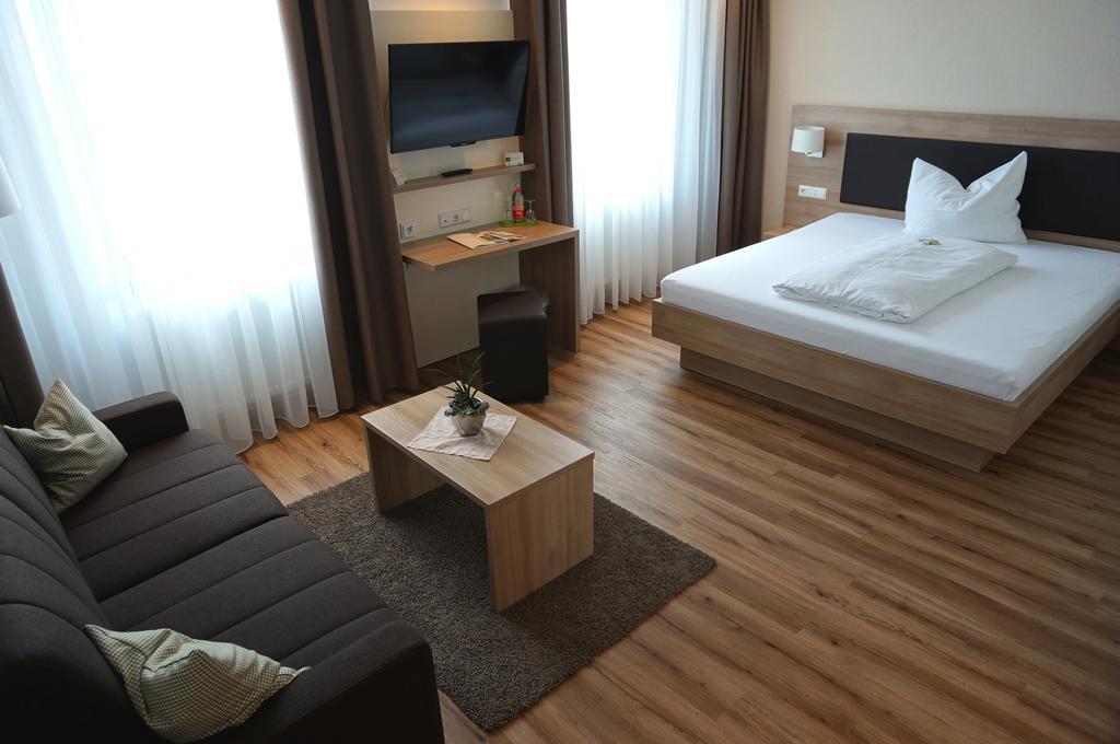 Flair Hotel Gruener Baum โดเนาเอชิงเงน ภายนอก รูปภาพ