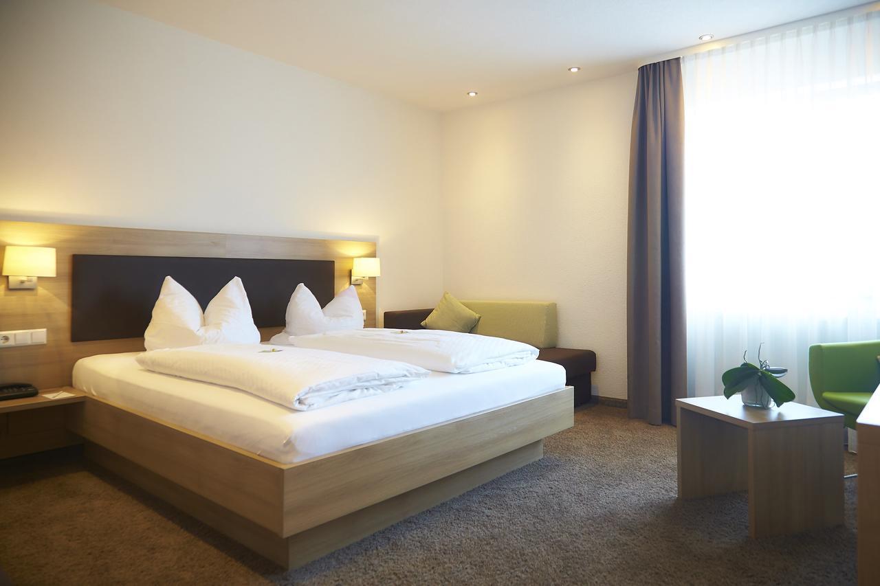 Flair Hotel Gruener Baum โดเนาเอชิงเงน ภายนอก รูปภาพ