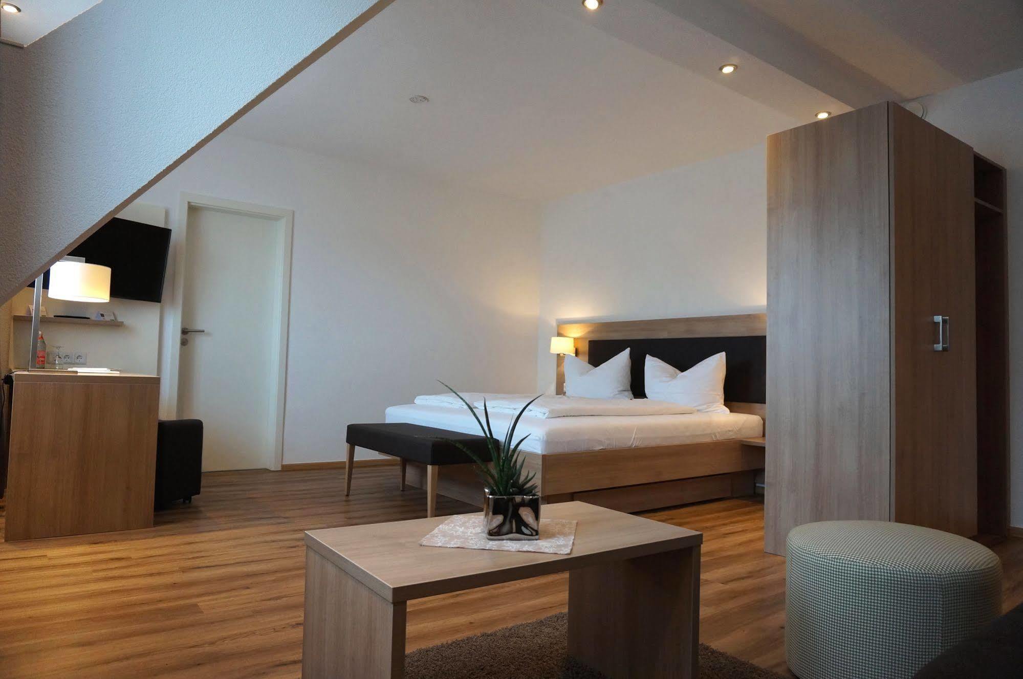 Flair Hotel Gruener Baum โดเนาเอชิงเงน ภายนอก รูปภาพ