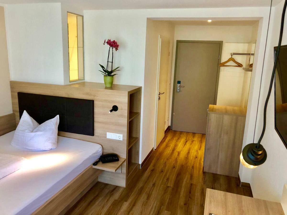 Flair Hotel Gruener Baum โดเนาเอชิงเงน ภายนอก รูปภาพ